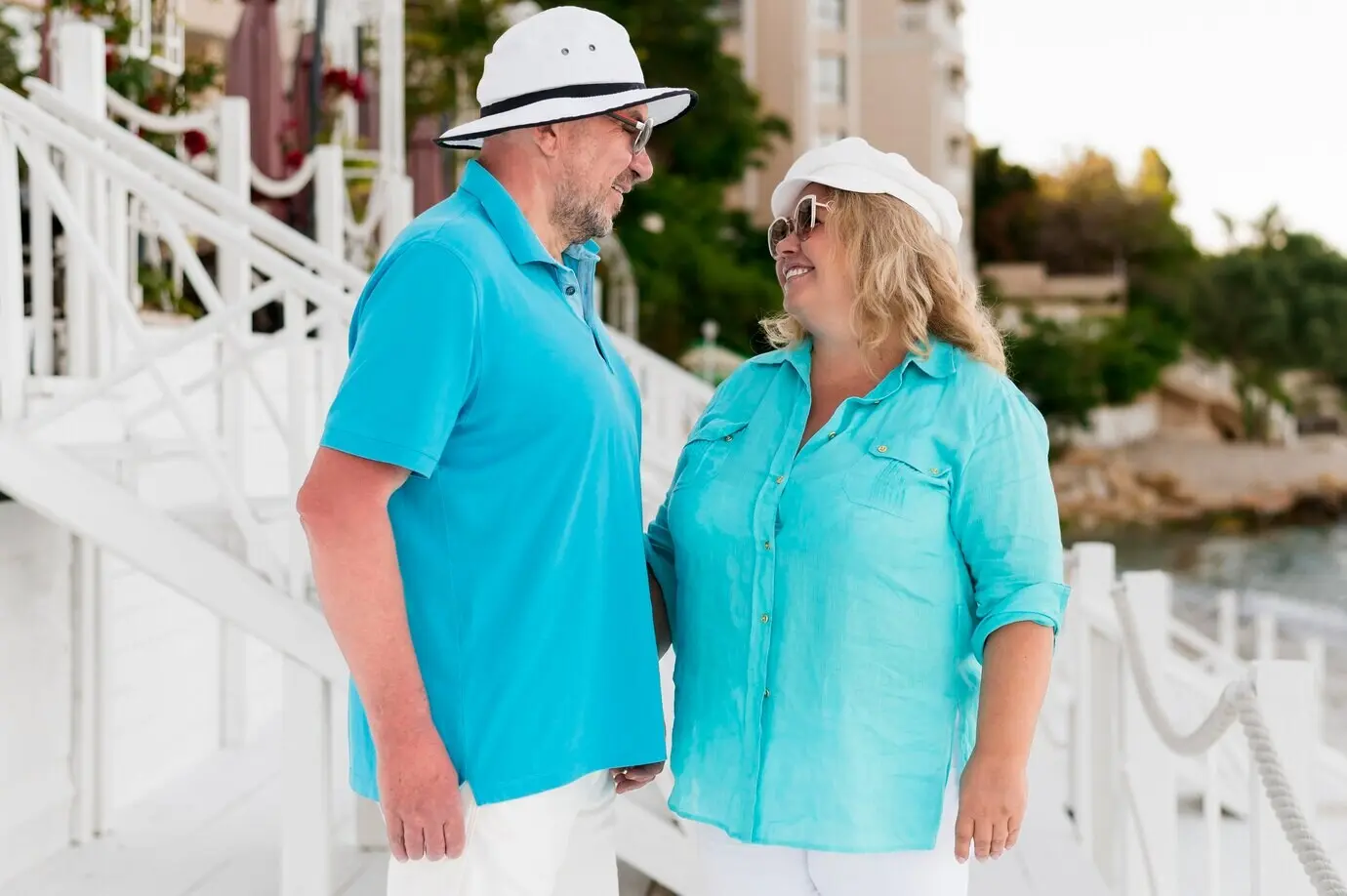 Profile view of an elderly tourist couple on the beach